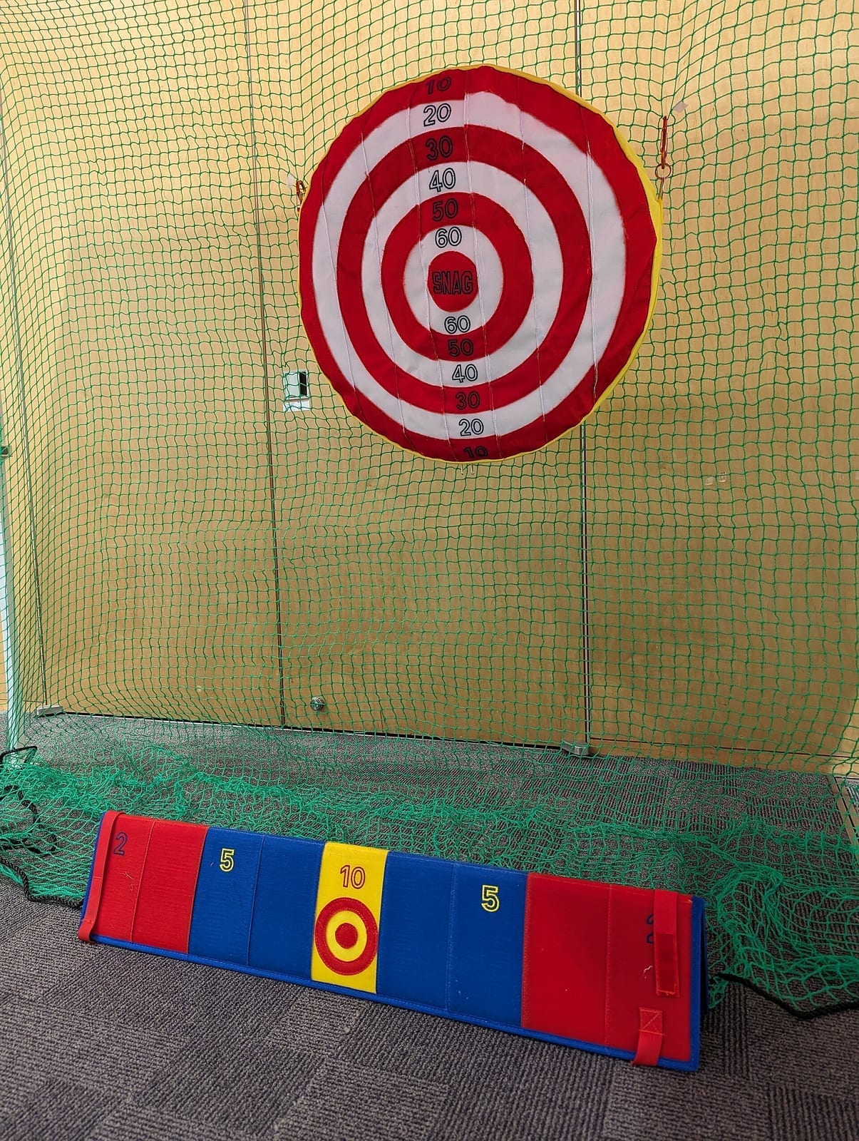 A compact indoor golf simulator practice facility