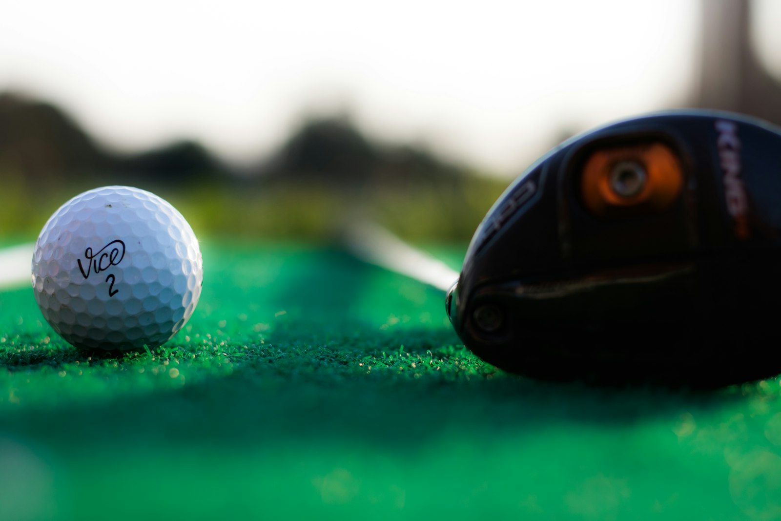 Shallow focus photography of a white golf ball